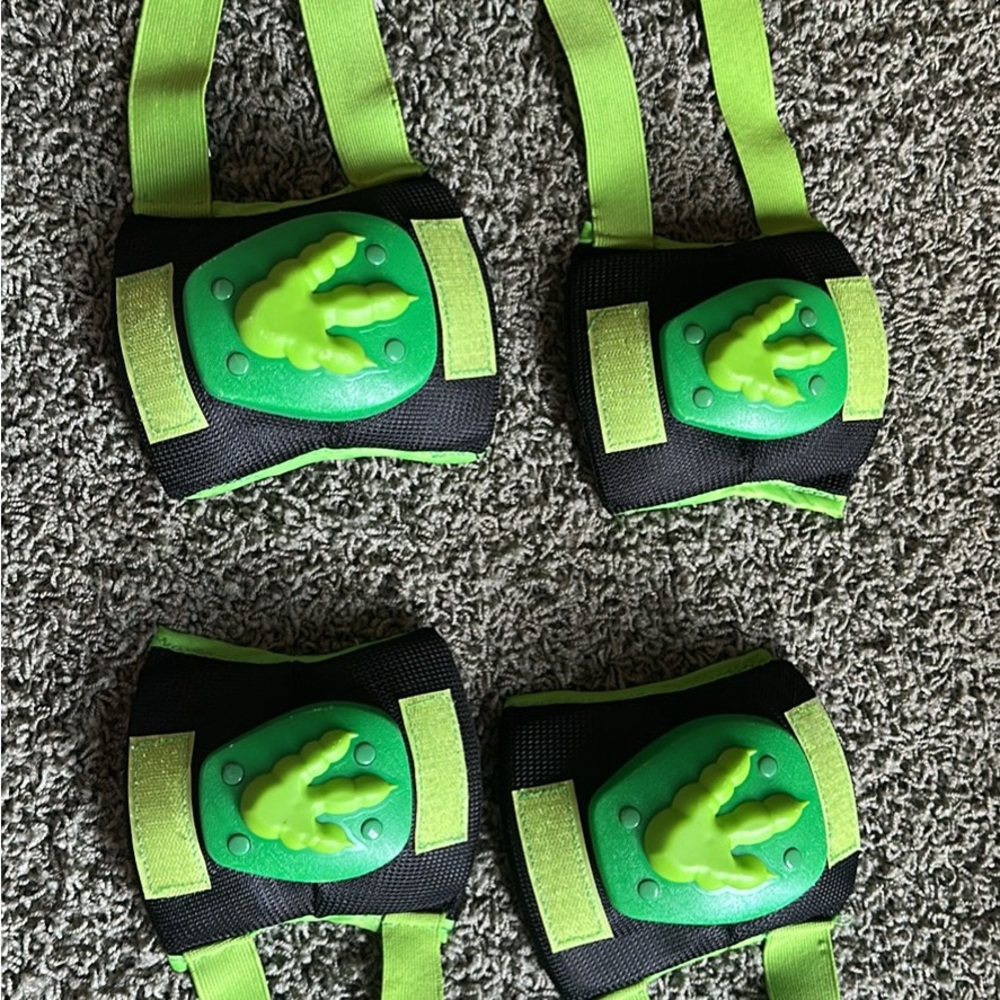 Green and Black Kids' Knee and Elbow Pads